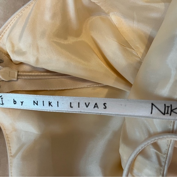 Niki Livas - gown satin cream color size 4 - Picture 7 of 9